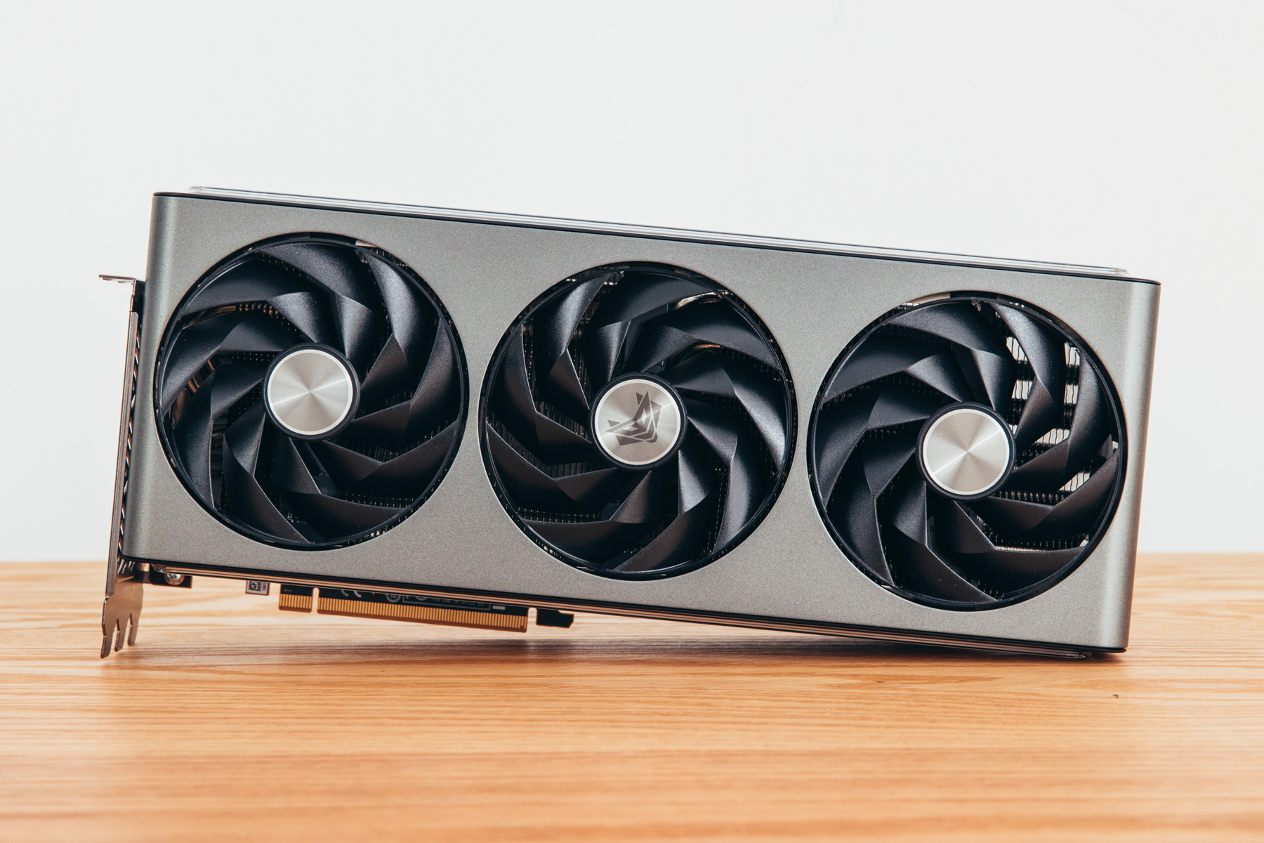 错位竞争,力战4080,蓝宝石7900xt/xtx 超白金首发评测__财经头条