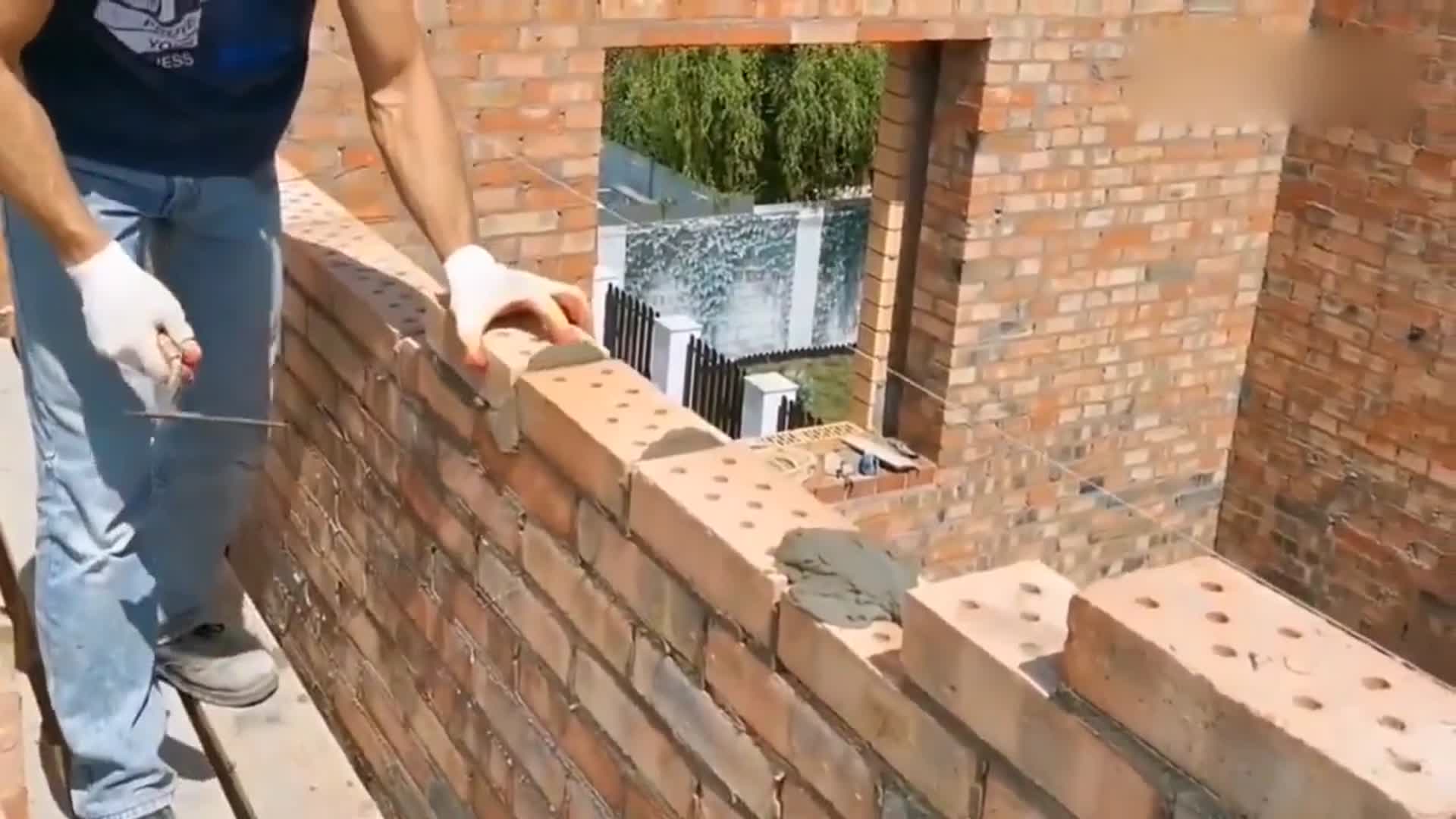 德国建筑工人砌单边墙,灰到砖到,值得学习
