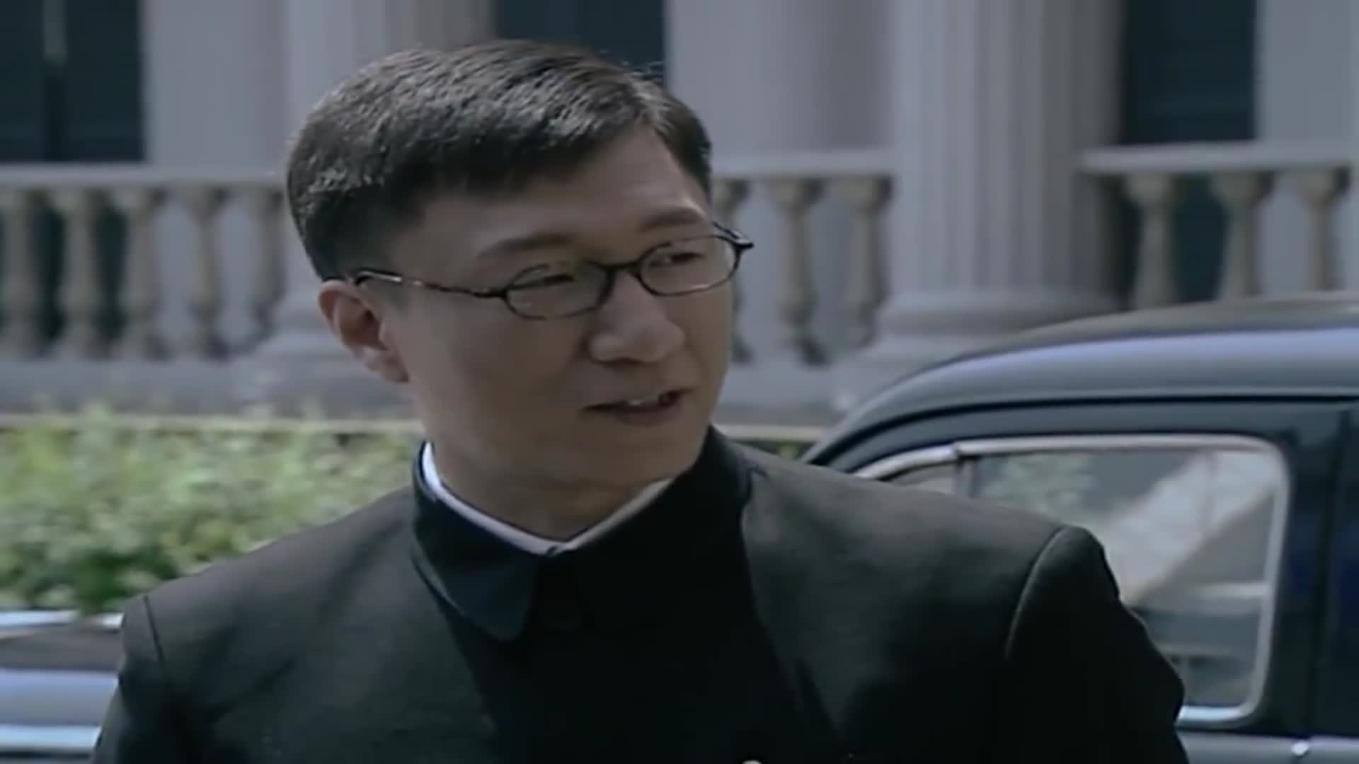 潜伏:余则成观察好细微,几个细节就判断出叛徒被关在哪里了