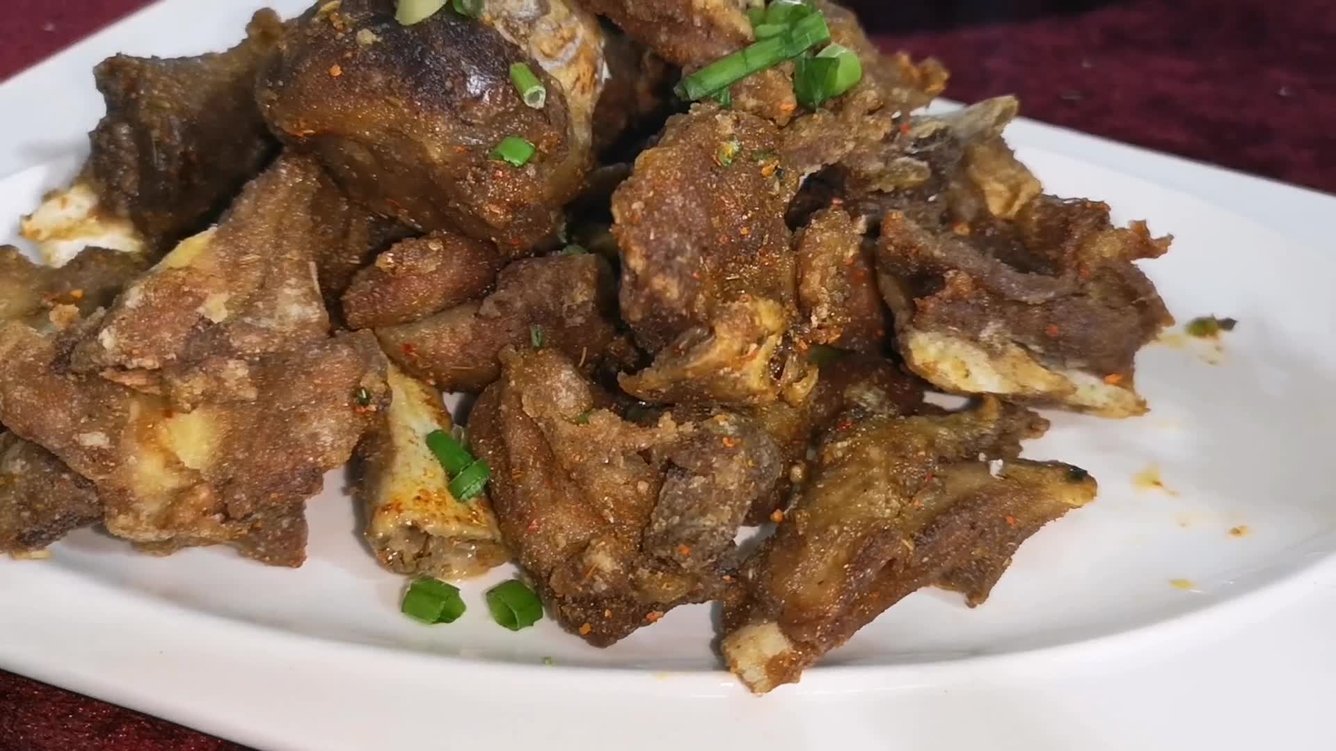 香酥羊排骨详细做法视频,专业讲解,你在家也可以做的美食!