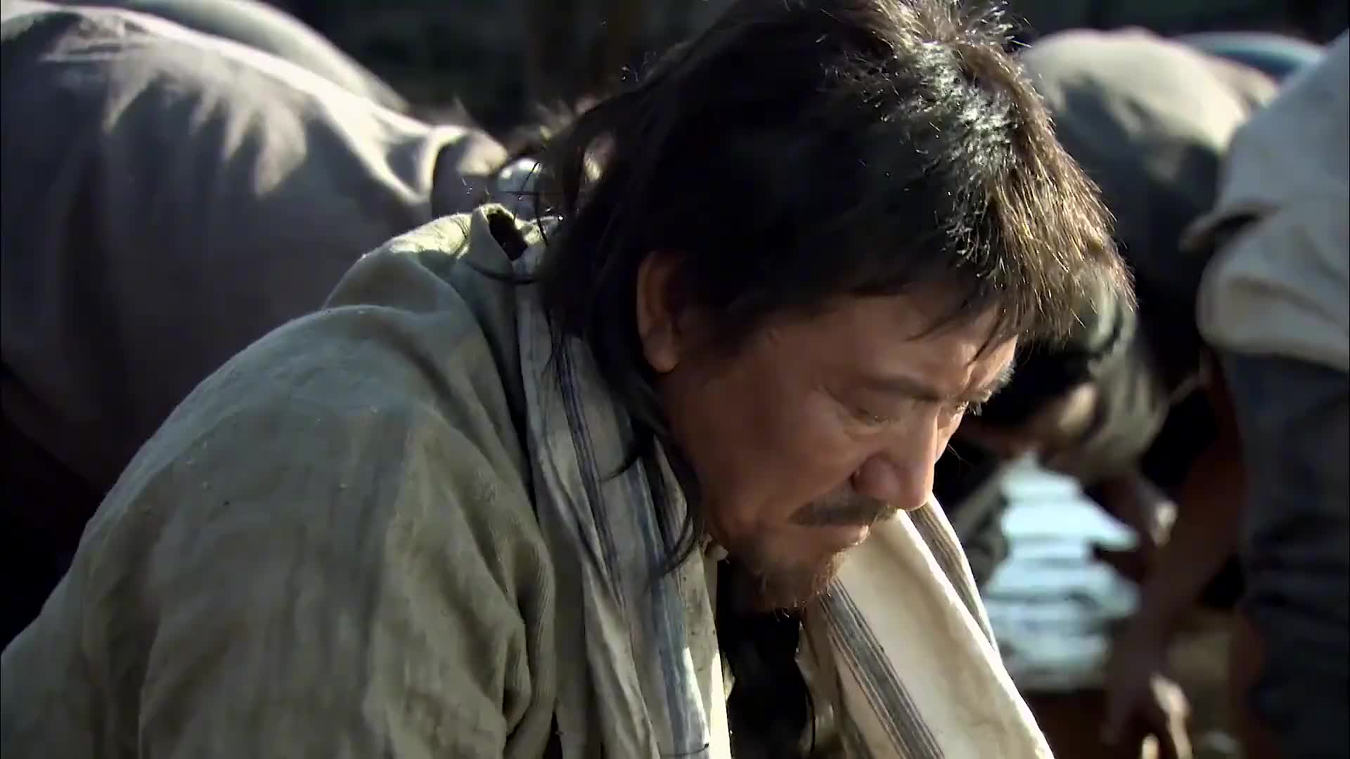 朱开山老金沟淘金赚的盆满钵满回家买房买地大鱼大肉