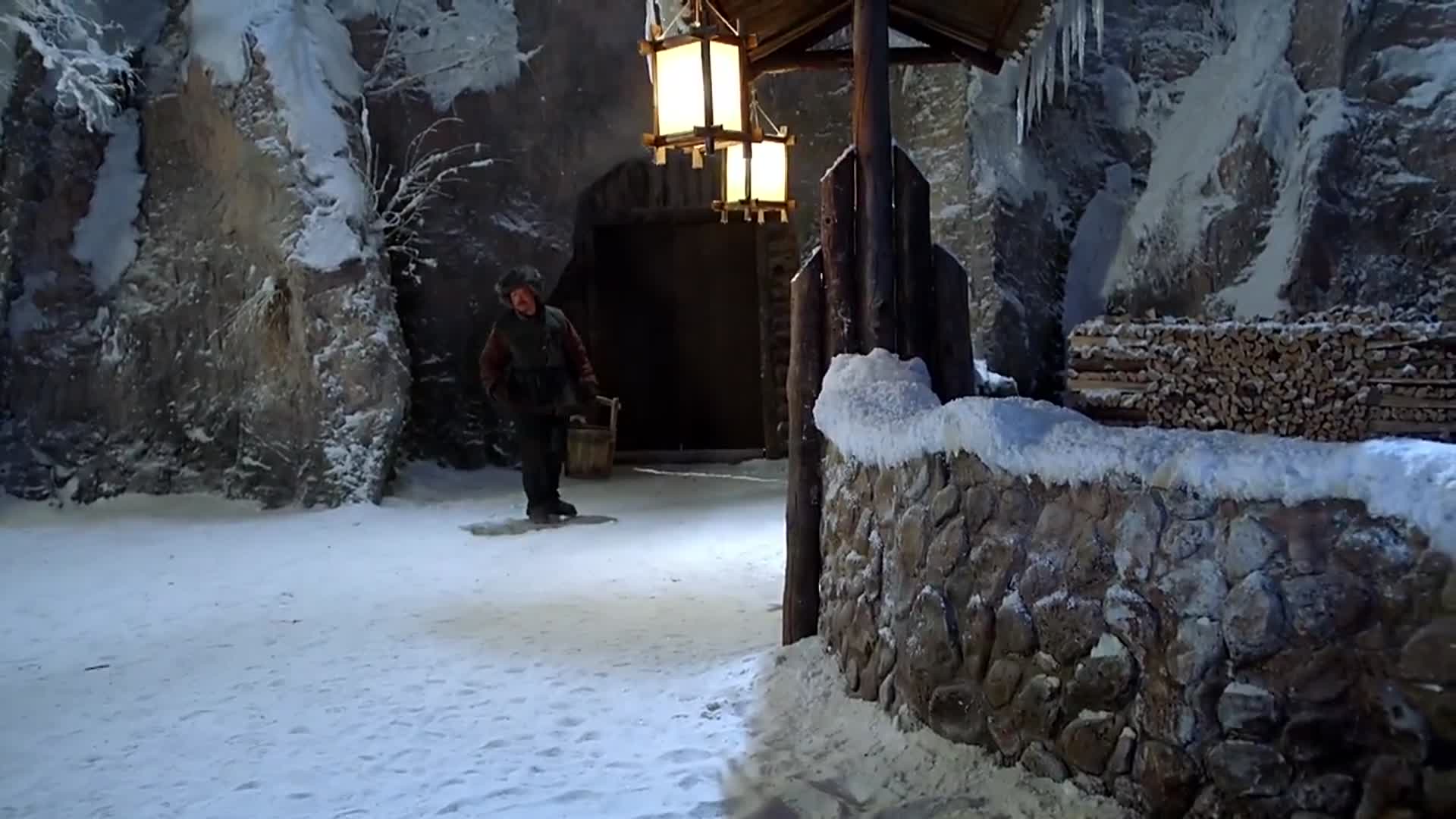 林海雪原小锁子被老常吓到胡彪对小锁子的监视并不在意