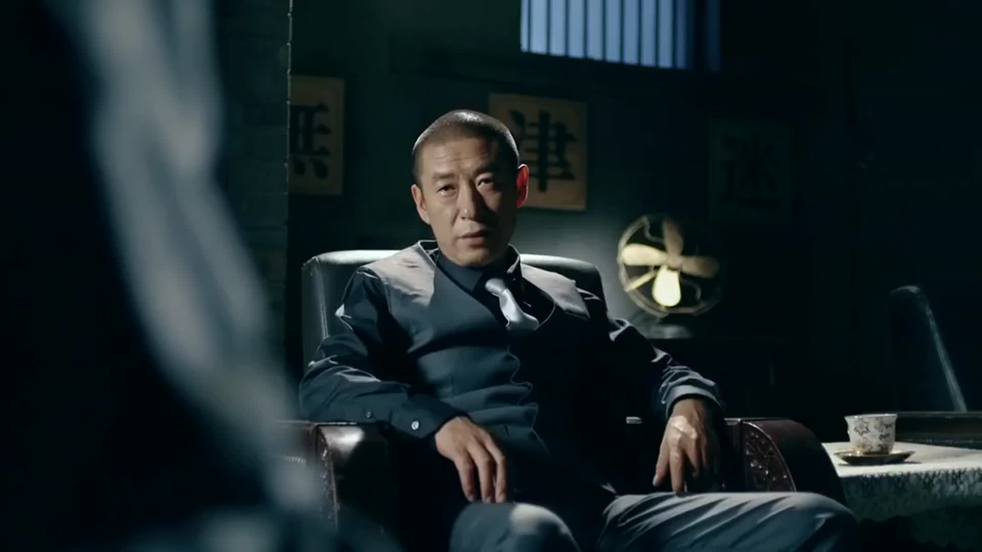 一代枭雄虎爷和何辅堂说话说要补偿他