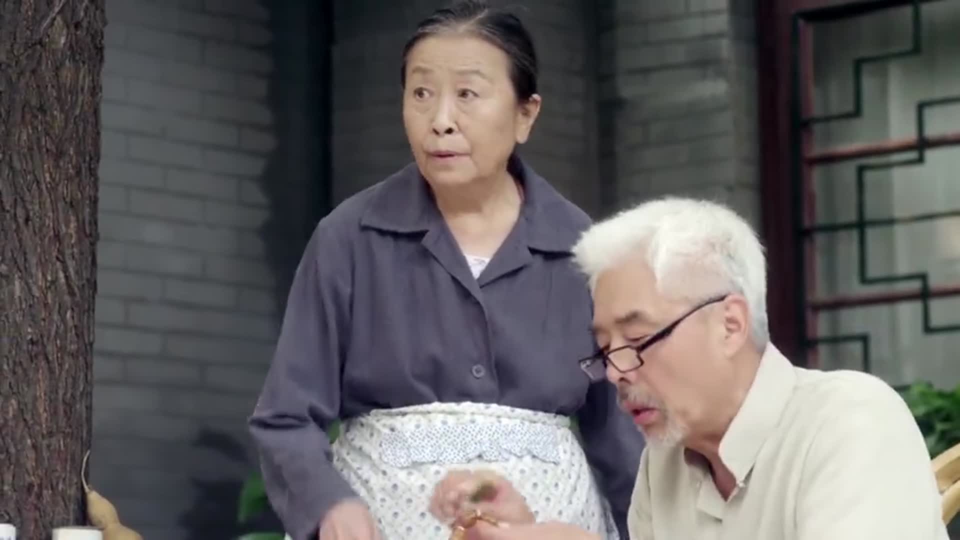 背着奶奶进城嘎子好心办坏事他该如何是好呢