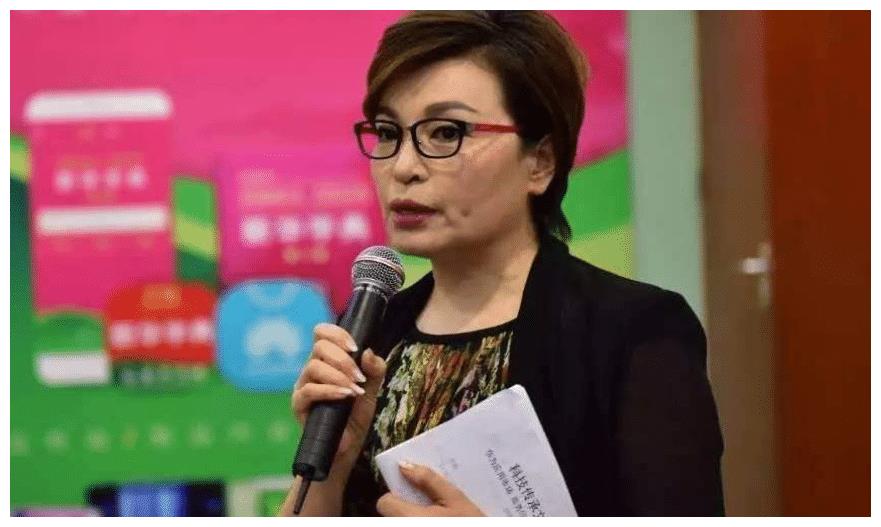 李瑞英录节目时接噩耗淡定完成手头工作却被称为冷血无情