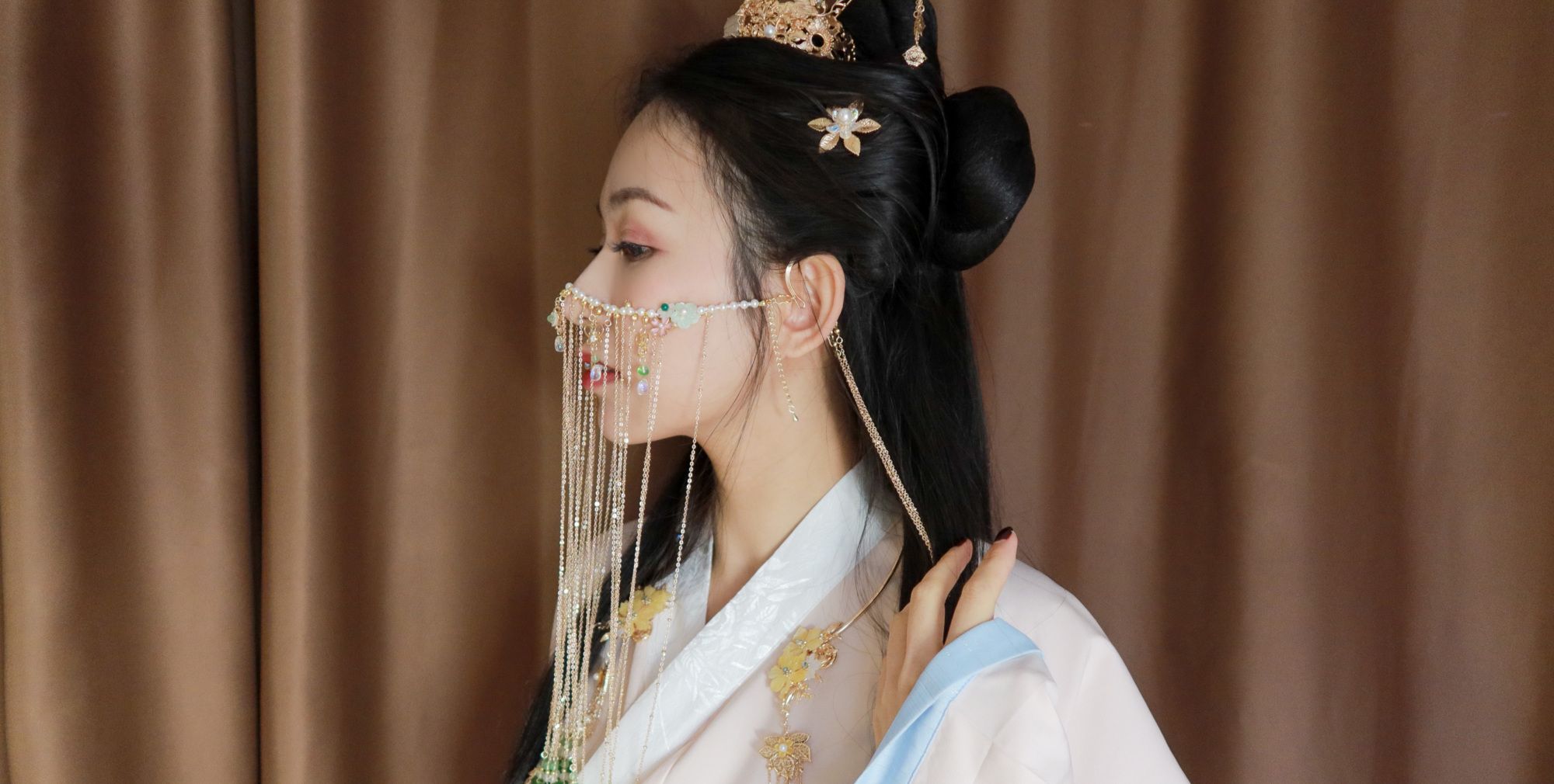 汉服面帘也太好看了吧!这小姐姐美得像画里走出来呢