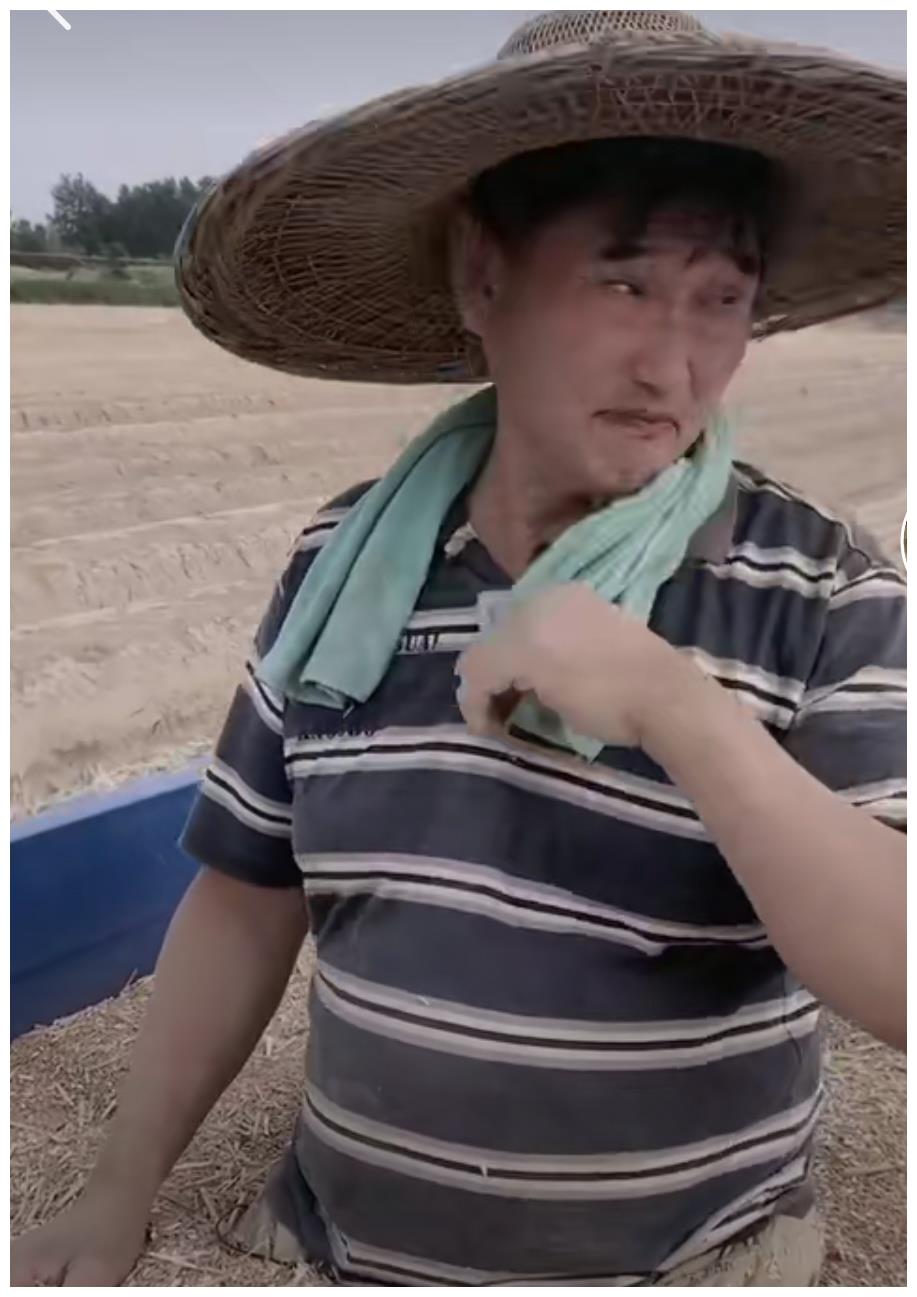 大家都知道汗水流进眼睛的滋味,所以也可以看到朱之文的表情看起来有