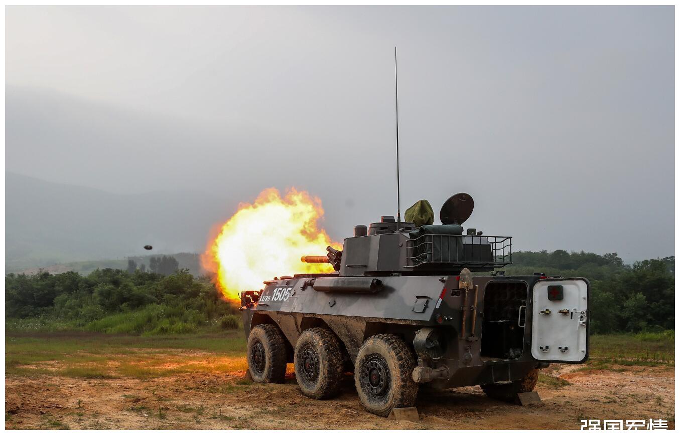 南方部队自行迫榴炮实弹射击演练迫榴炮是否能取代榴弹炮
