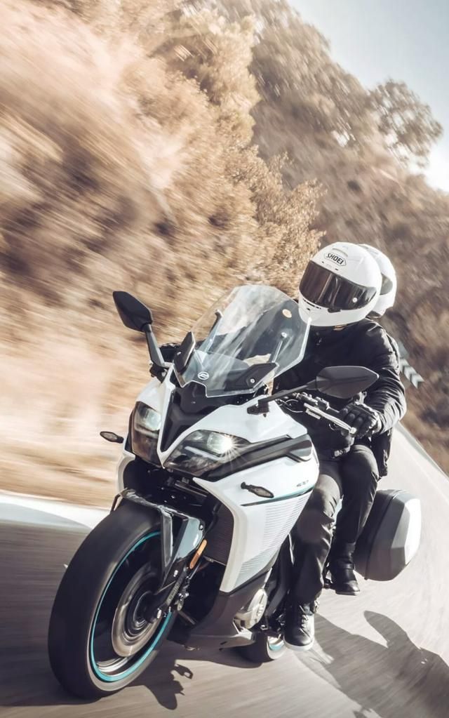 春风400gt,适合高速巡航,城际穿越的长途旅行摩托车