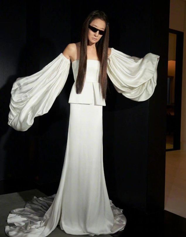 72岁王薇薇不服老?首次挑战米老鼠造型,十级美颜盖不住老态休闲区蓝鸢梦想 - Www.slyday.coM 72岁王薇薇不服老?首次挑战米老鼠造型,十级美颜盖不住老态休闲区蓝鸢梦想 - Www.slyday.coM