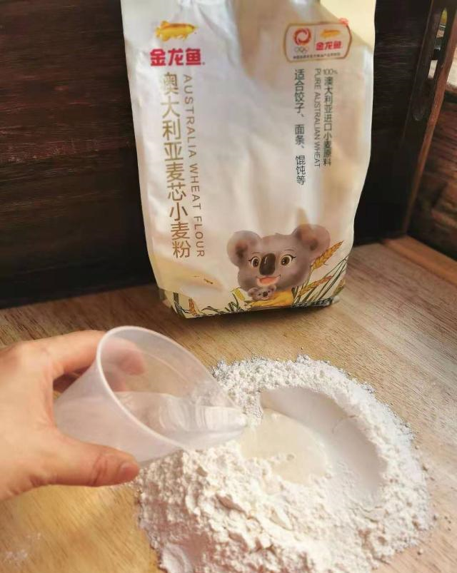 大厨分享出的菊花酥配方，做法和步骤都告诉你，自己在家轻松做休闲区蓝鸢梦想 - Www.slyday.coM