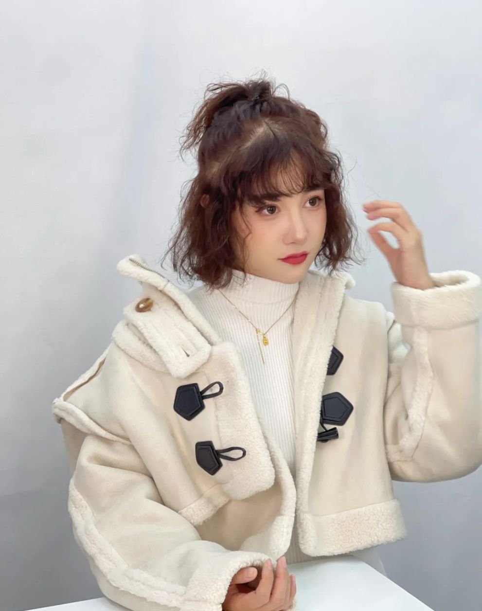 头发细软少发型怎么选烫小卷就对了不论长短都很美