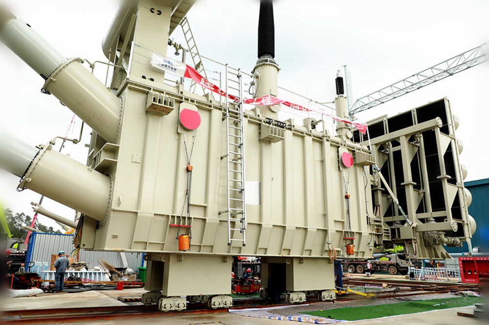 我国超高压变压器安装首次使用千斤顶推移方式|特高压|变压器|能源