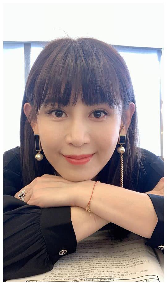 演反派被诅咒全家死光,女儿偷藏报纸,女星:妈妈让你这么丢脸吗|郑仲茵