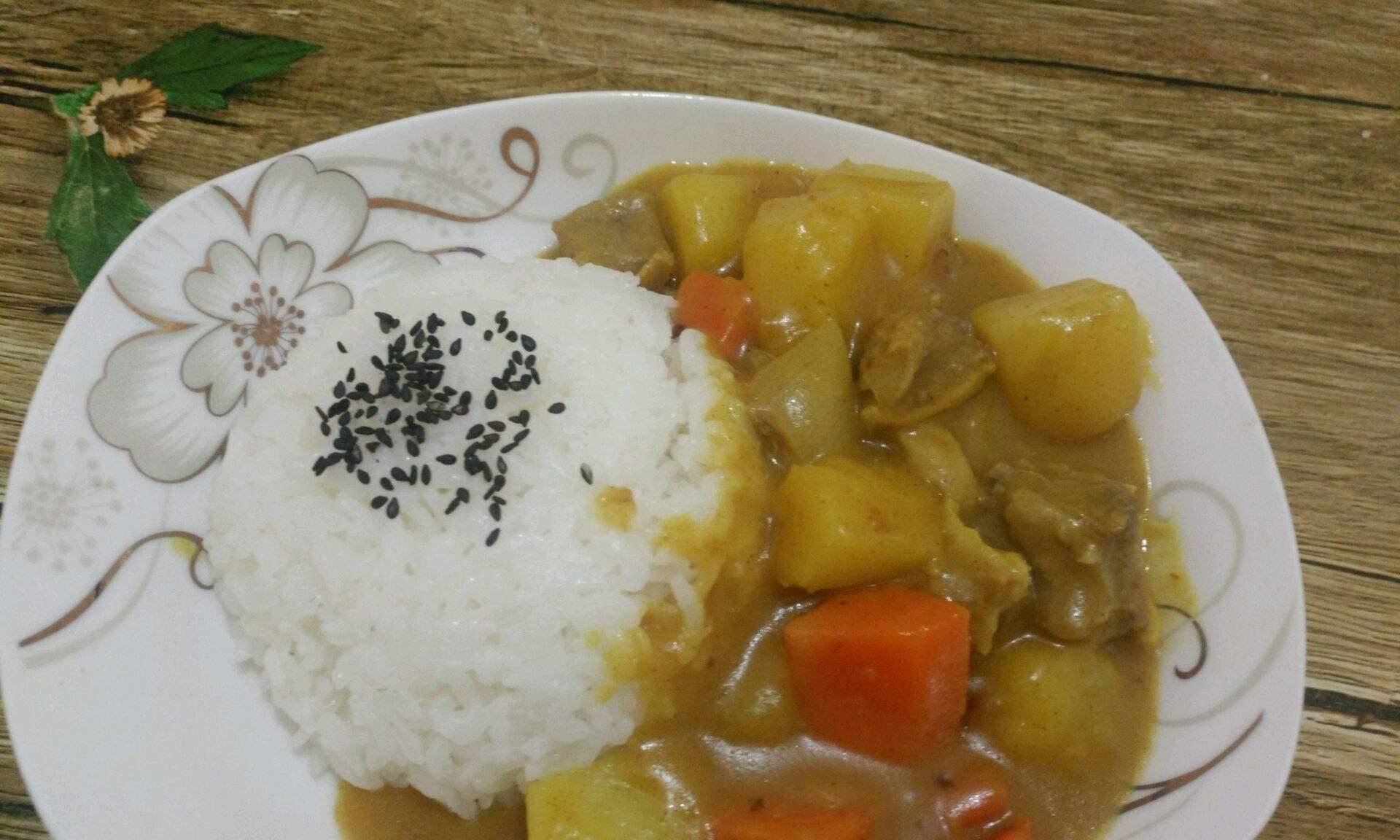 学会这样做咖喱牛肉烩饭,营养美味又能解馋,挑食的孩子都喜欢吃