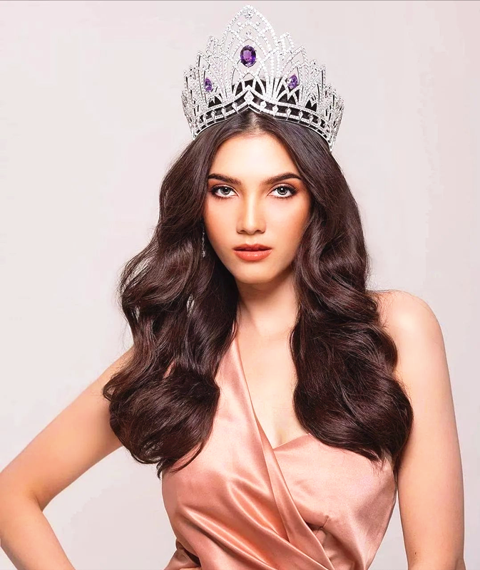 老挝混血超模太逆天立体五官雪白肌肤古今结合的穿搭太惊艳