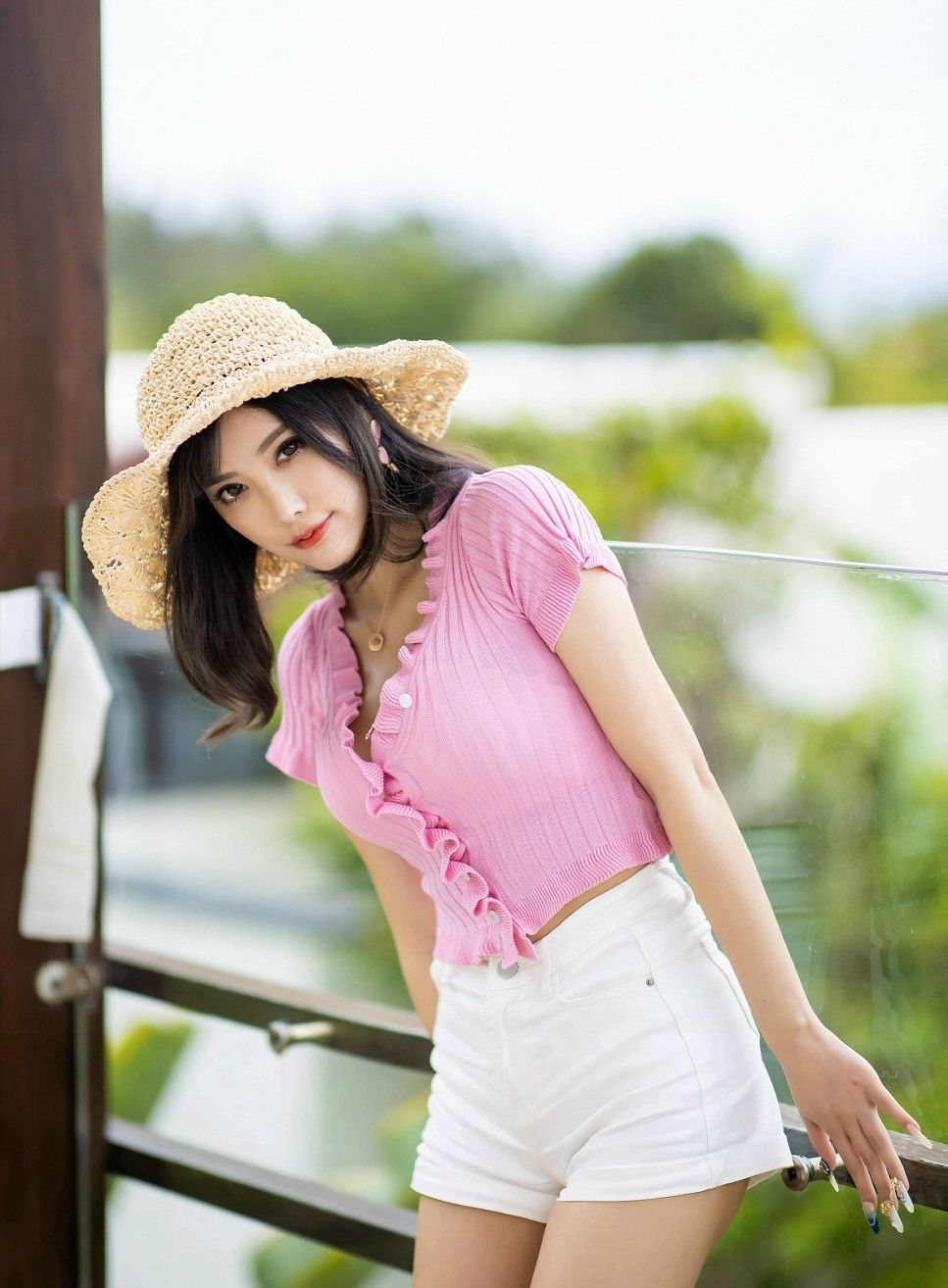 时尚型美女户外活动写真集_高清图集_新浪网