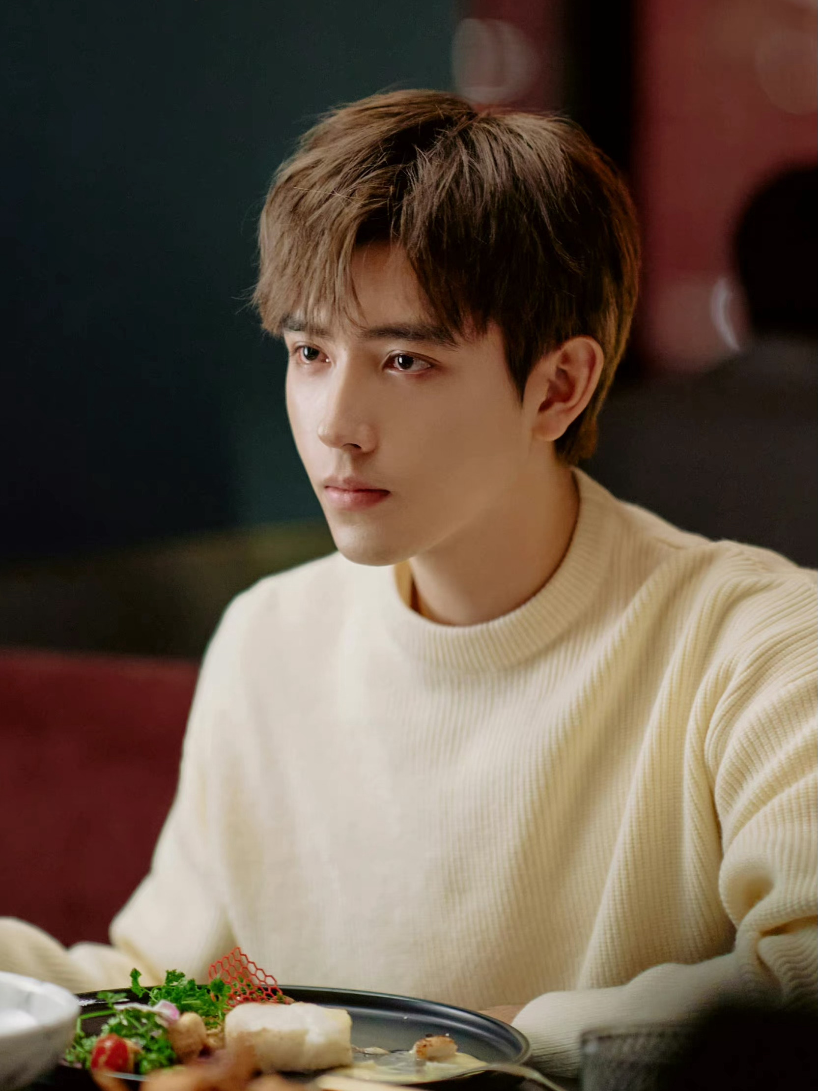 影视剧男主角现代装穿搭合集展现角色百变魅力与角色完美融合