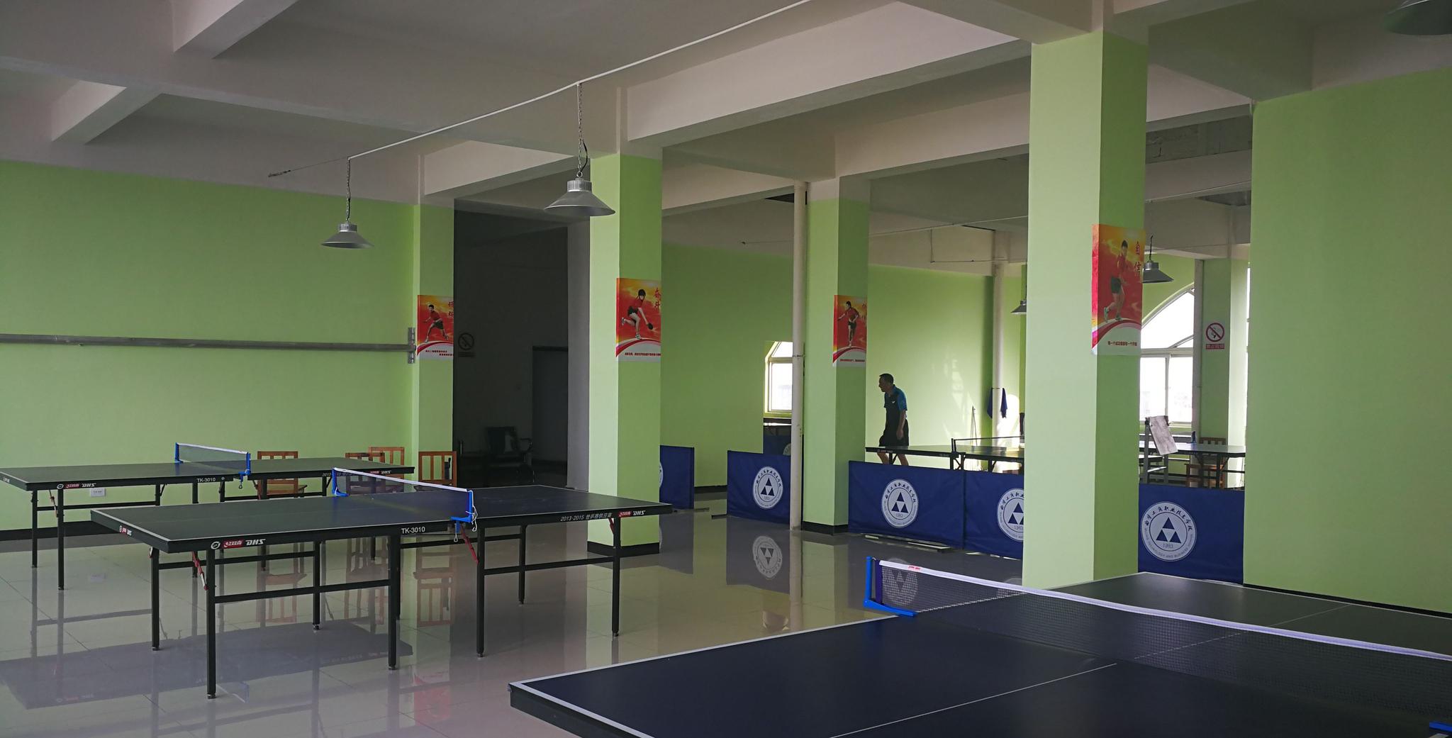 曲靖工商学校乒乓球俱乐部会员周末可以开展乒乓球活动了