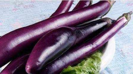 当我们再去买茄子一般都会挑选他的一个颜值,而这样的一个直茄子其实