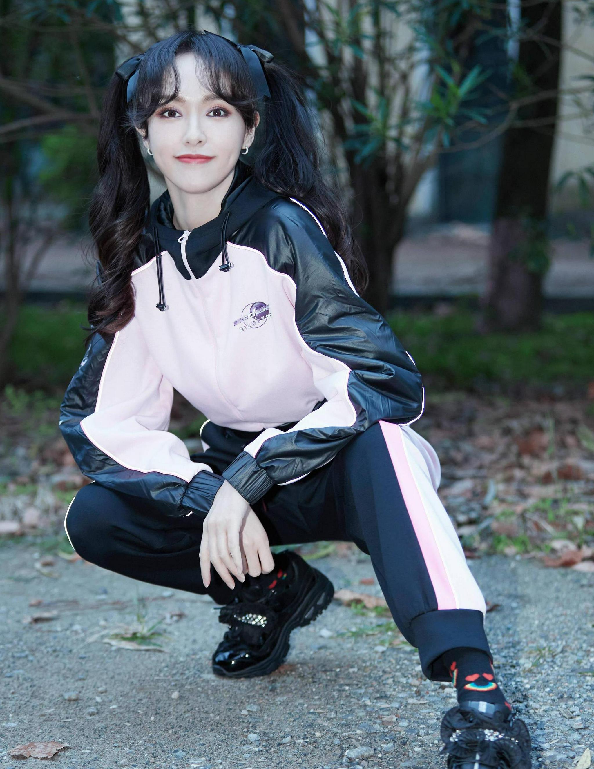 唐嫣甜美风造型太美了一袭水墨天鹅公主裙变身俏丽佳人