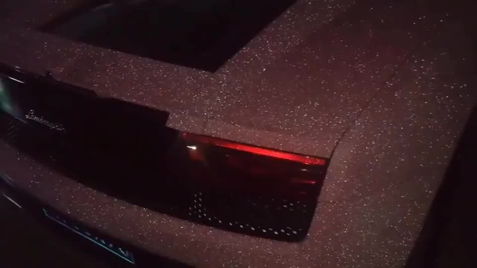 所有女孩子都想拥有的豪车 亮晶晶的太高级了 价格定不便宜