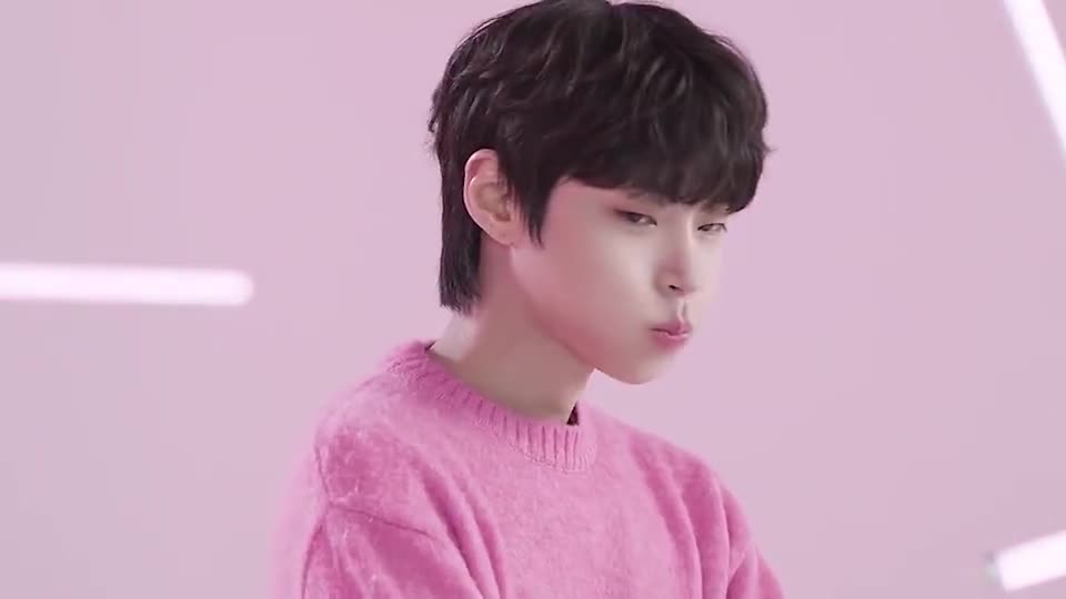 感受一下黄寅烨的颜