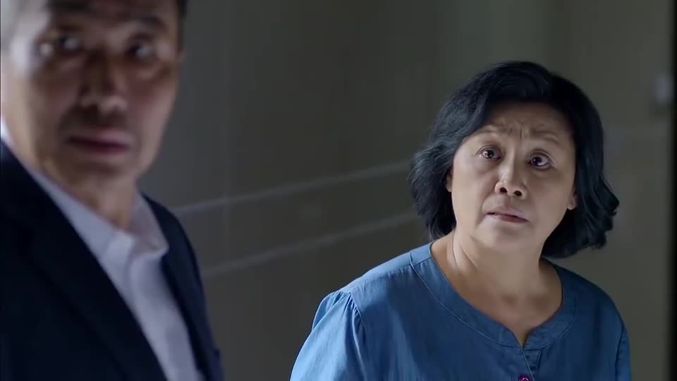 淘气爷孙:爷爷奶奶来上海看孙子,不料忘了门号,下秒进错房贼逗