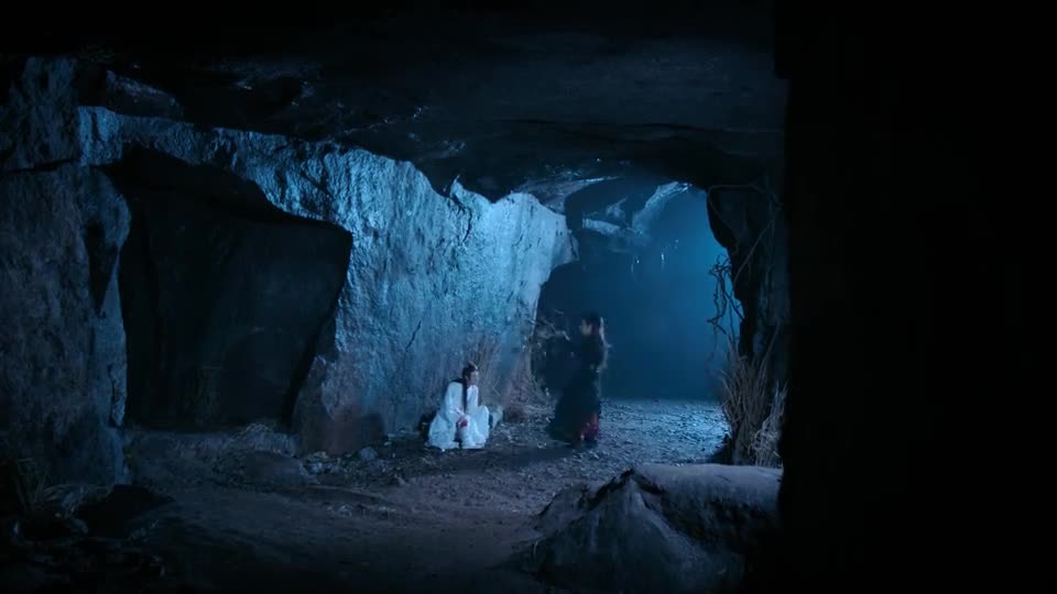 陈情令:魏婴蓝湛被困玄武洞,蓝湛腿伤严重,他扯抹额帮蓝湛疗伤