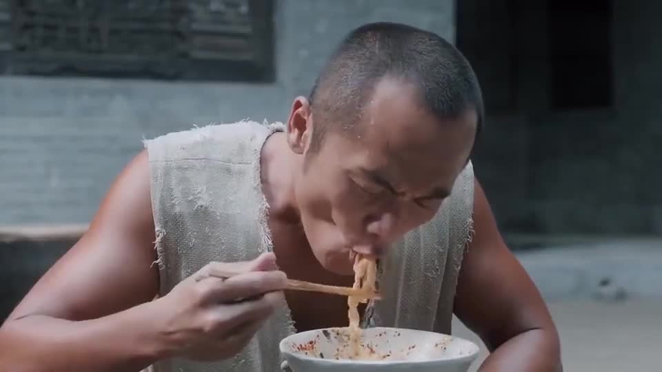 白鹿原黑娃连着吃了几晚油泼面看小娥走路风姿眼睛离不开了