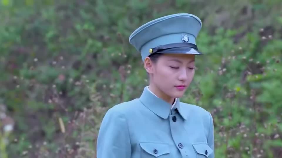 女军阀穷追不舍马盖天在树上绑枪骗敌人去相反的方向