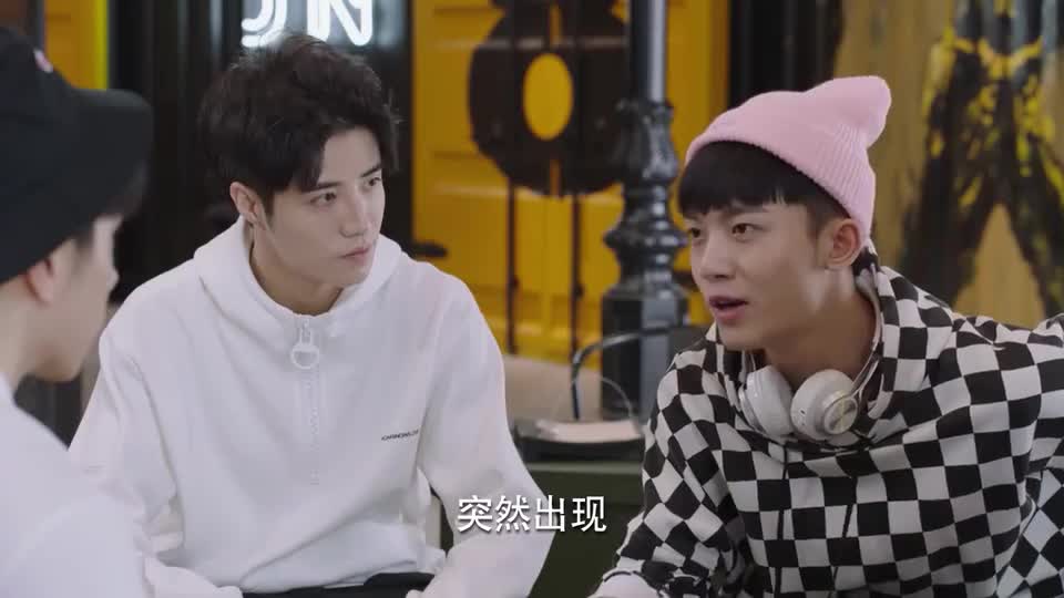 亲爱的热爱的令山跟众人说话说索罗的事