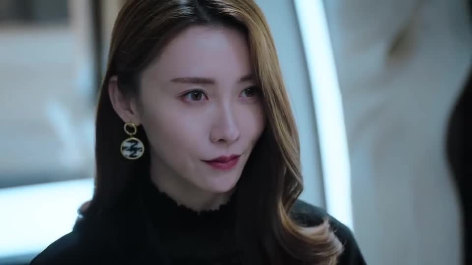 猎毒人楚莹称自己主持大局一步步走上了父亲的位置