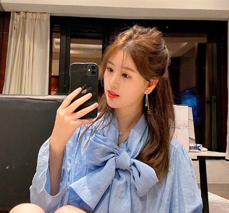 1/ 7美女网红项思醒,颜值与身材非常完美,明眸美