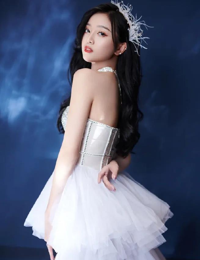 吴宣仪的舞台衣品终于在线了！纱裙梦幻裤装帅气，看完就被圈粉了