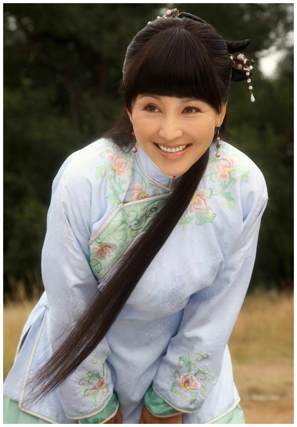 岳丽娜36岁生子带三娃不怕累拍戏不叫苦导演郭靖宇的半边天