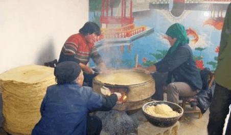 以前的山东人卖煎饼都是提前把饼摊好，你见过他们怎样摊煎饼吗？休闲区蓝鸢梦想 - Www.slyday.coM