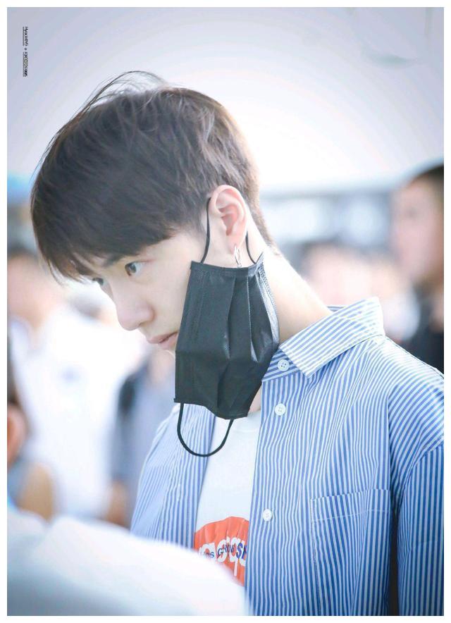 王一博:捕捉一只顺毛的小狮子!最喜欢王老师顺毛的时候,好帅!