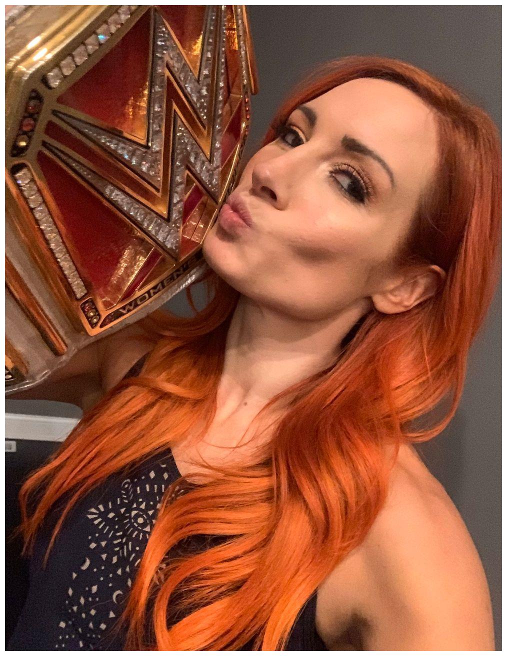 在2020年5月11日的raw上宣布怀孕后,贝基·林奇(becky lynch)交出了