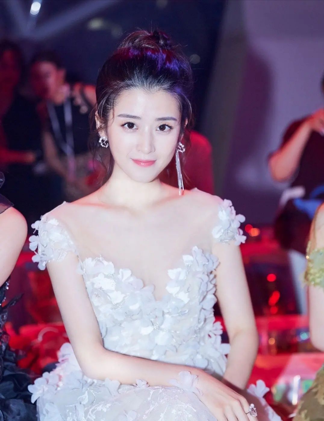 小花旦李若嘉写真合集:清新甜美,俏丽可爱!__财经头条