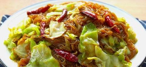 炒粉丝包菜老粘锅？厨师长教你一招，包菜清脆，粉丝爽滑，不粘锅