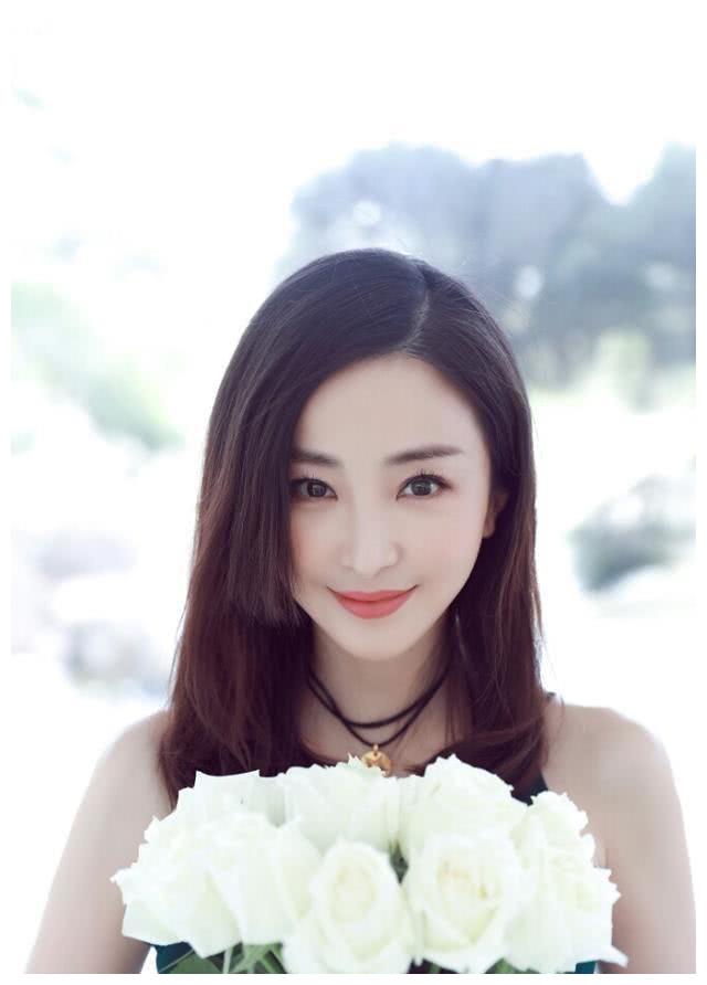 曾是《倚天屠龙记》中的"心机女"丁敏君,现如今美出新高度