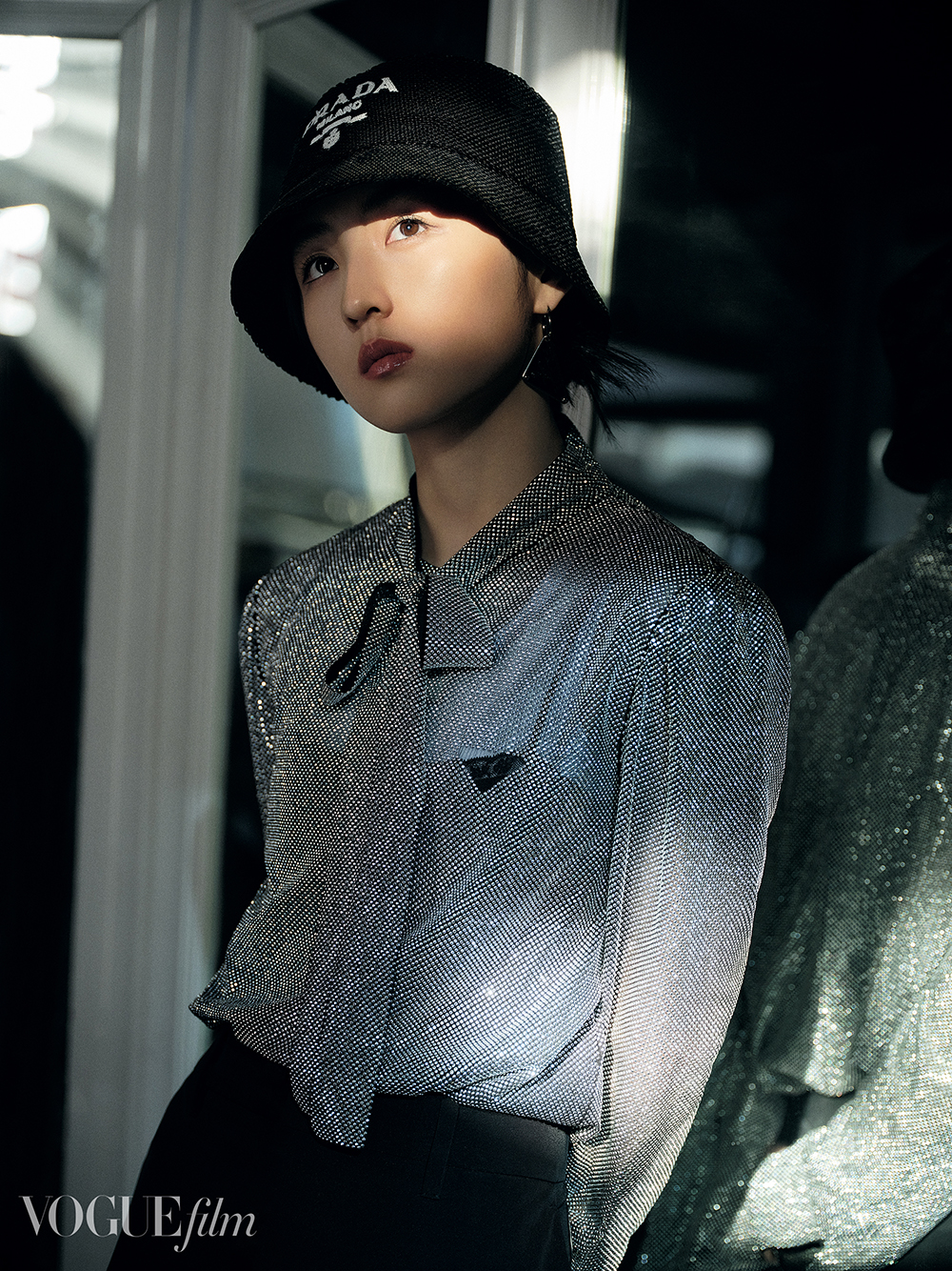 张子枫最新杂志封面大片释出 用演技定格态度|voguefilm|张子枫|封面