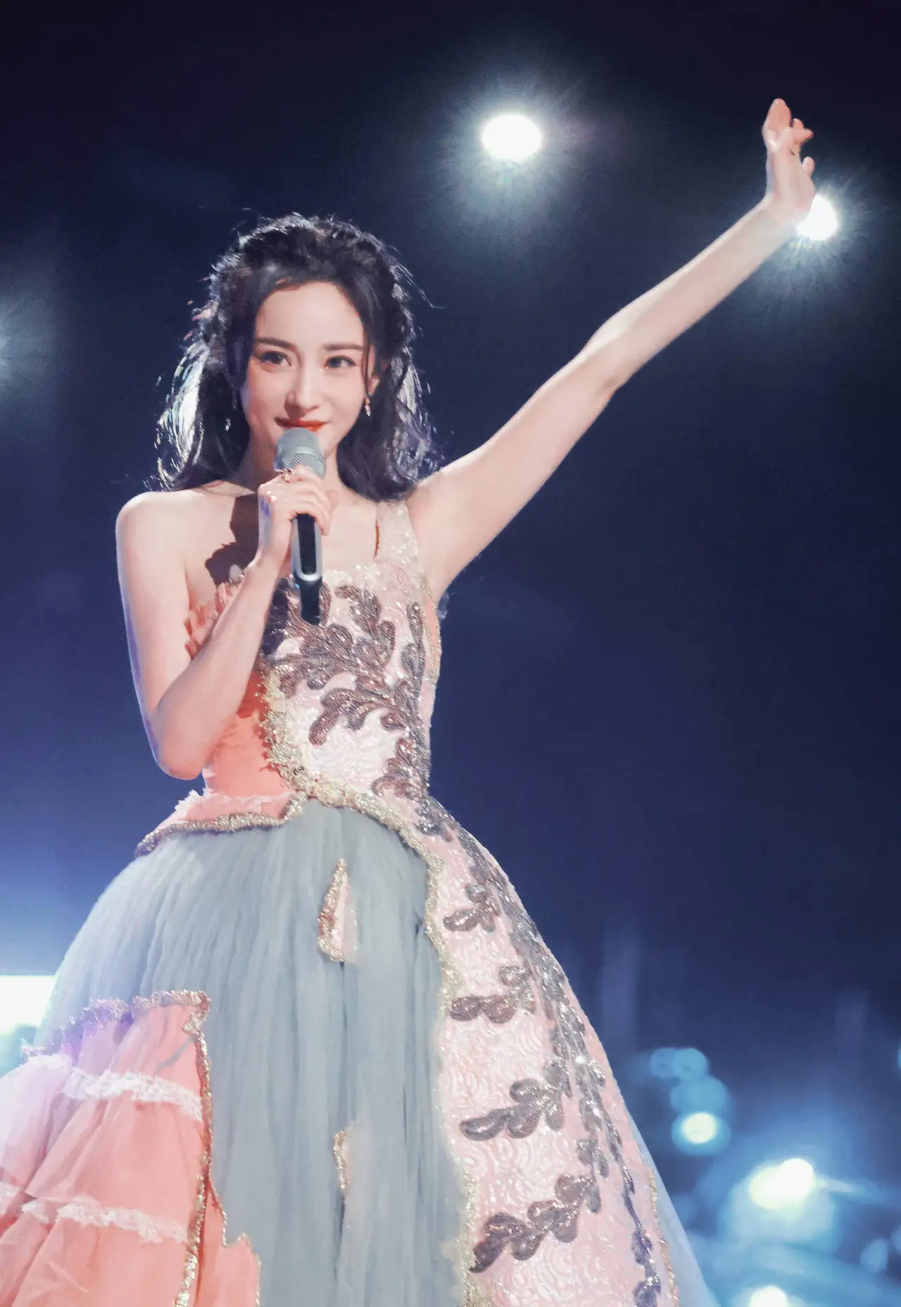 央视跨年收视率稳居第一，湖南卫视主持人阵容大变样，谢娜成歌手休闲区蓝鸢梦想 - Www.slyday.coM