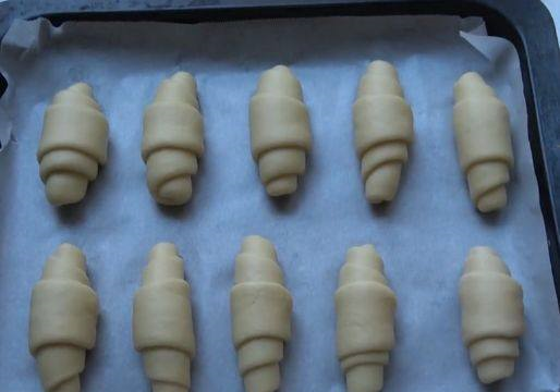 1碗面粉1个鸡蛋，做孩子爱吃的奶油面包卷，绵软醇香，早餐首选休闲区蓝鸢梦想 - Www.slyday.coM