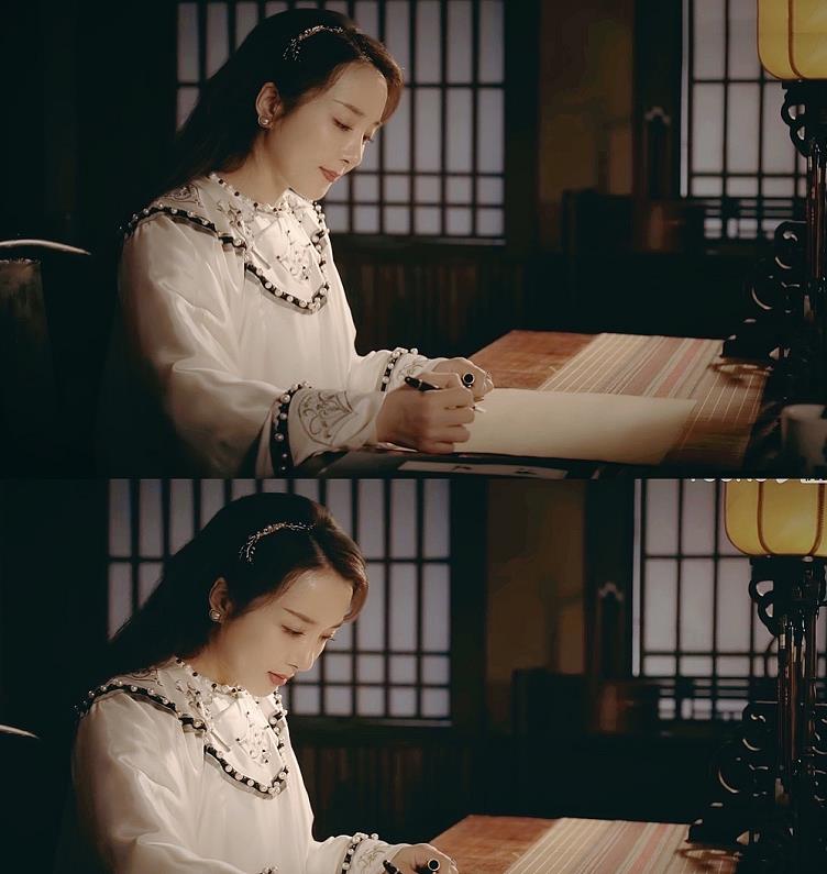 白英李依晓私服挺妖抹胸连身装清晰透亮腰胯比看着就高级