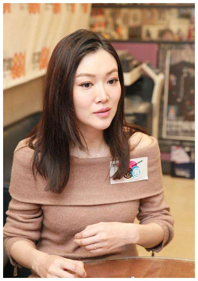 赵薇是中国好后妈,儿子罕见亮相,打扮得像霸道总裁|叶翠翠|赵薇