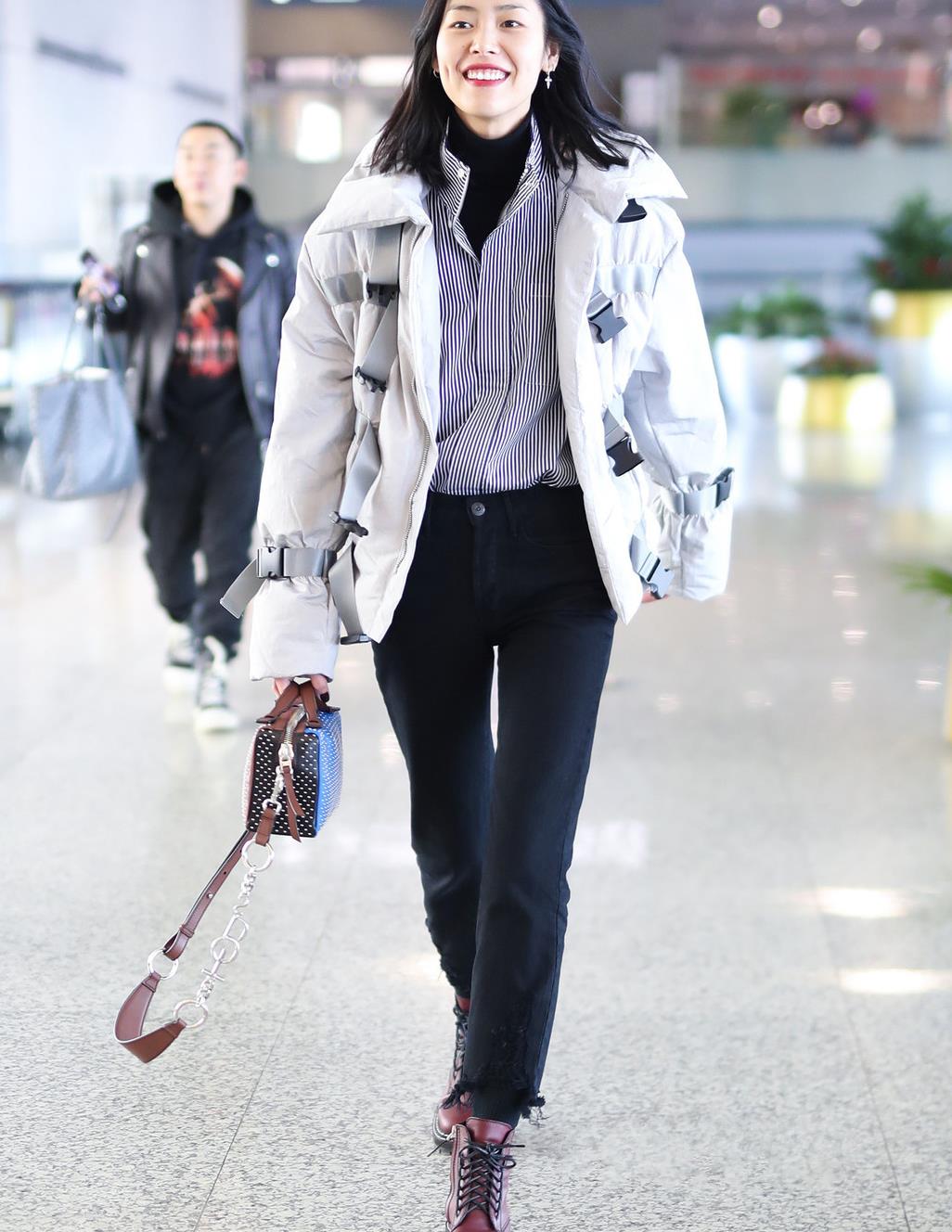 冬天怕冷?不妨试试"羽绒服叠穿法",真正的保暖又时髦