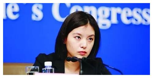 翻译女神张京丈夫罕见亮相,长相惊艳身份不一般,难怪不愿公开
