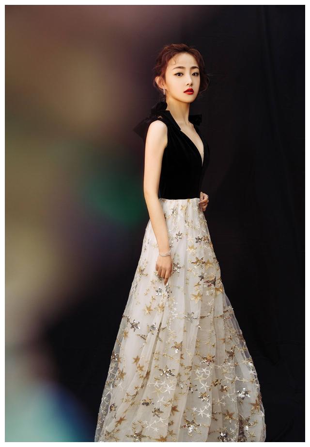 她出道时被评为"惊天美貌",与许凯上演三次情缘|许凯|吴佳怡|美貌